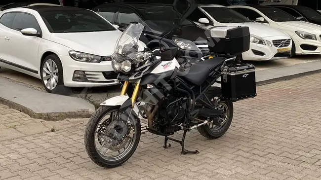 Triumph Tiger 800 motorcycle complete + without errors