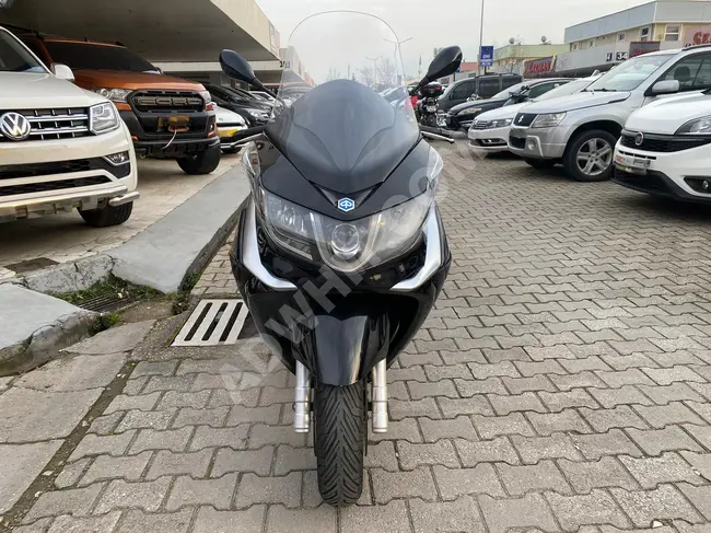 دراجة نارية Piaggio X10 350 بلا عيوب