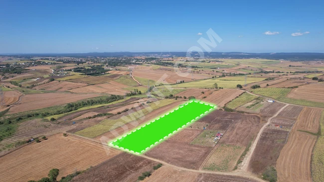 A plot of land measuring 2500 square meters, located 5 minutes from the village in SİLİVRİ AKÖREN.