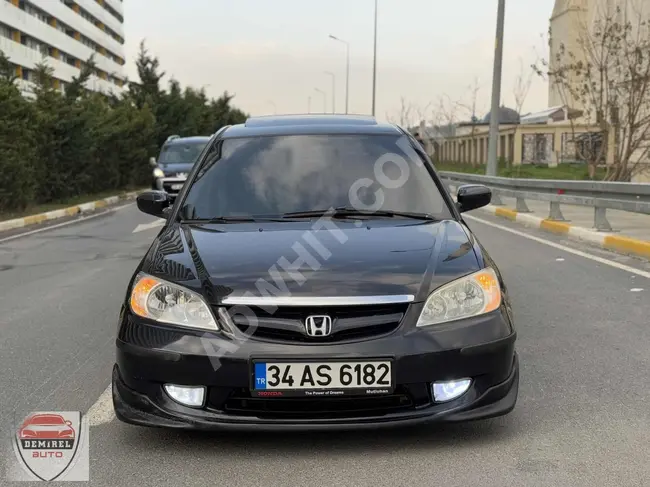 The HONDA CIVIC car, model 2006, equipped with an automatic sunroof and maintained by DEMİREL AUTO.