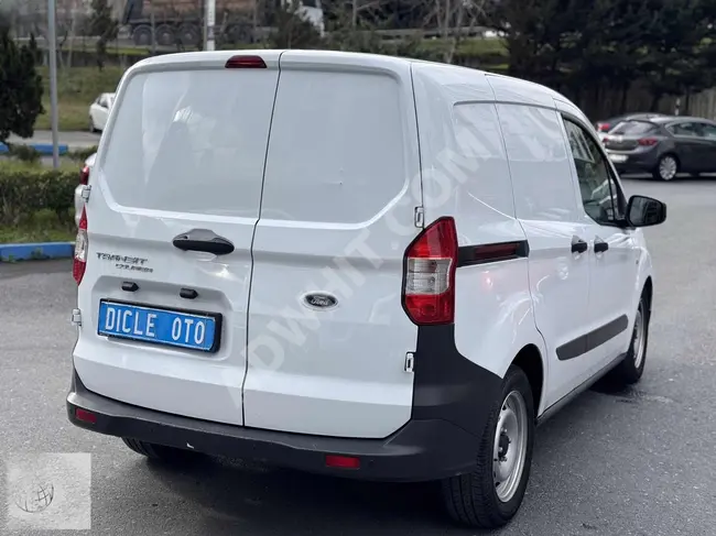 FORD TRANSIT COURIER model 2023, with an invoice of 20%, 36,000 km mileage without defects, loan and exchange possibilities available - from DICLE