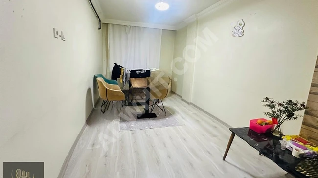 2+1 apartment on the third floor, 5 minutes from the metrobus in SEFAKÖY CENTER by HAS SEBA.