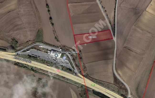 Land with an area of 9541 m² next to the highway in Silivri Fenerköy