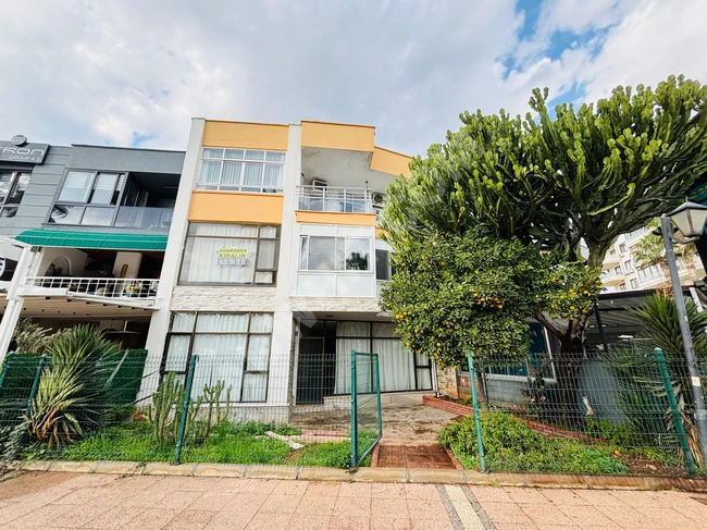 A duplex house with a garden on the coast of Mersin Mezitli.