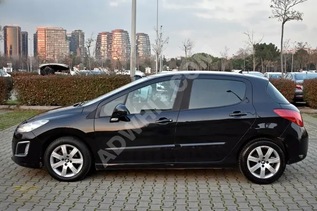 PEUGEOT 308 موديل 2012, 1.6 e-HDI نظيفة جدا , لا مثيل لها ديزل اوتوماتيك بناقل حركة F1