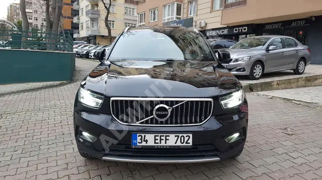 VOLVO XC40 1.5 T3 INSCRIPTION model 2021 with a glass roof, without defects and without paint.