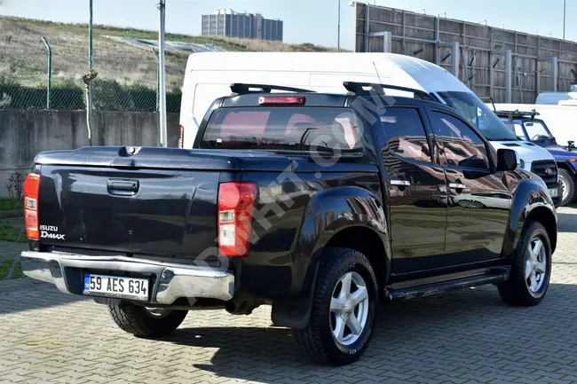 سيارة  Isuzu D-Max موديل 2015  أوتوماتيك دفع رباعي  2.5 V-CROSS نظيفة لا مثيل لها  كامل المواصفات