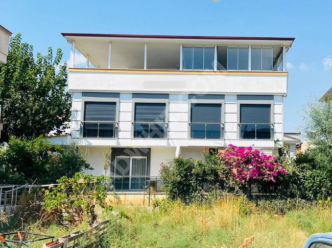 Villa 2+1 for sale with a large garden in Seferihisar Doğanbey