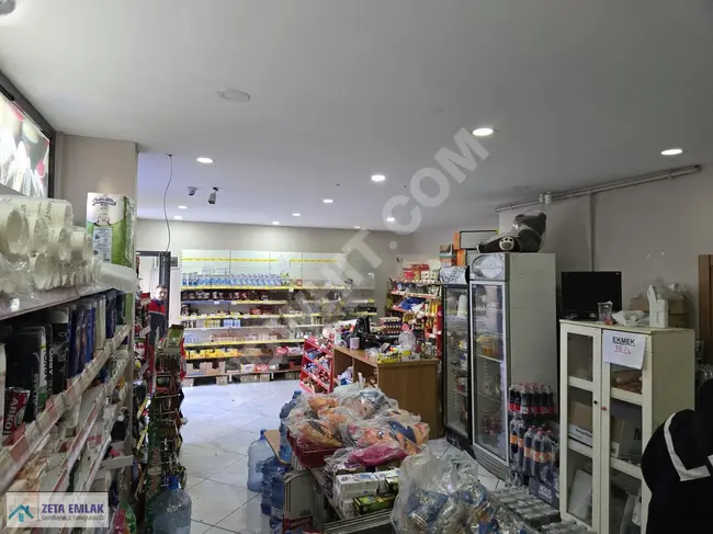 Shop for sale with two ownership deeds at one price in the Pendik Esenyali area.