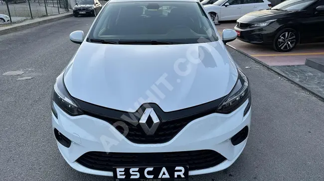 Renault Clio with navigation system and original Tesla rear-view screen