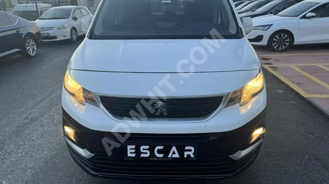 Peugeot Rifter بمسافة 115 كم بدون عيوب 4 نوافذ أوتوماتيكية  فرامل يدوية كهربائية