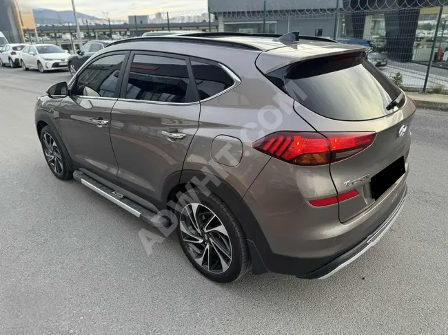 Hyundai Tucson car with a distance of 185 km, launch color, glass roof, electric trunk.