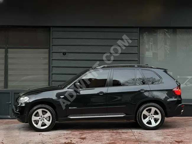 BMW X5 3.0d xDrive model 2008, with a payment of 700,000 Turkish Lira with the option of installment or loan.