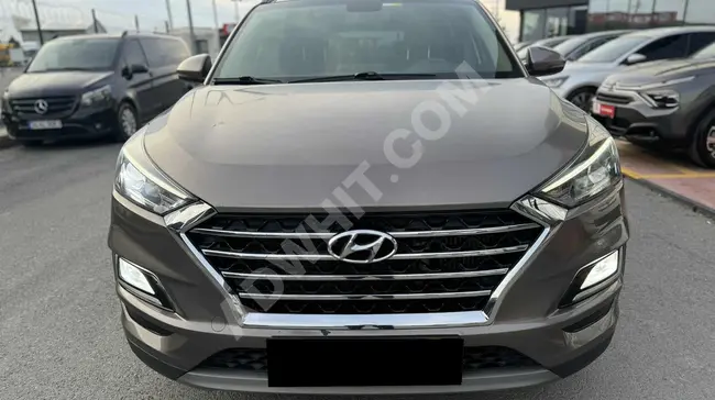 Hyundai Tucson car with a distance of 185 km, launch color, glass roof, electric trunk.