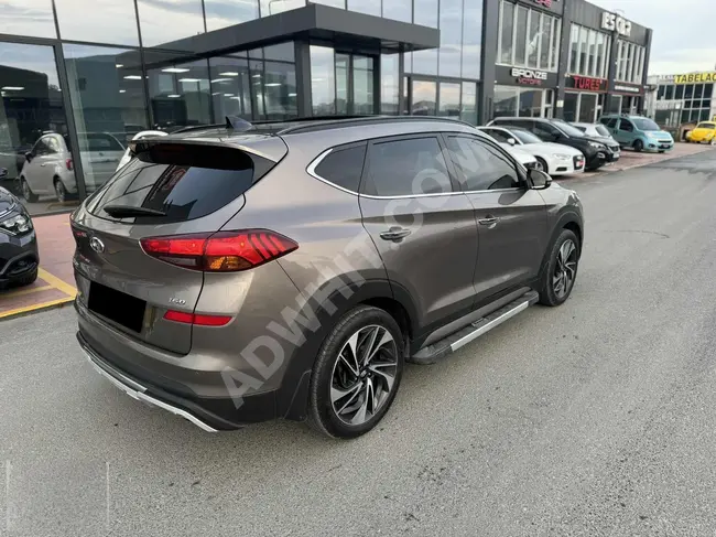 Hyundai Tucson car with a distance of 185 km, launch color, glass roof, electric trunk.