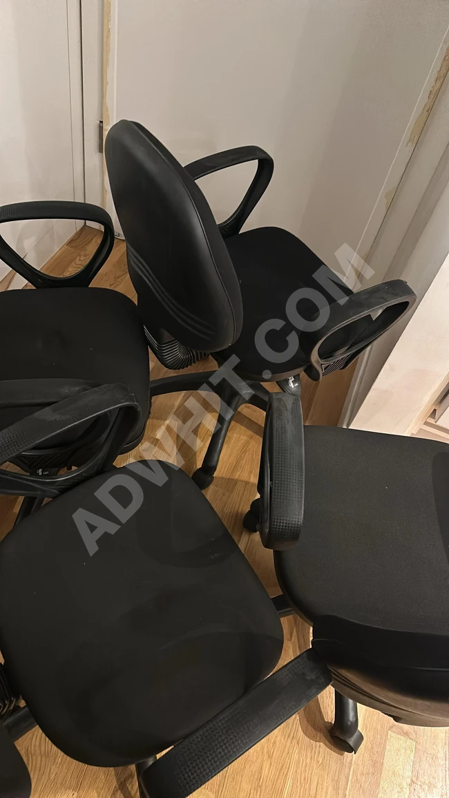 Office chair and table