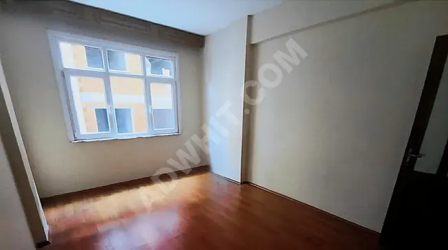 2+1 apartment with an area of 85m² for rent, 10 minutes' walk from the Metrobus in the KEMALPAŞA neighborhood.