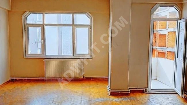 3+1 apartment for rent with an area of 120 square meters in Bakırköy Osmaniye.