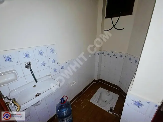 2+1 apartment with an area of 85m² for rent, 10 minutes' walk from the Metrobus in the KEMALPAŞA neighborhood.