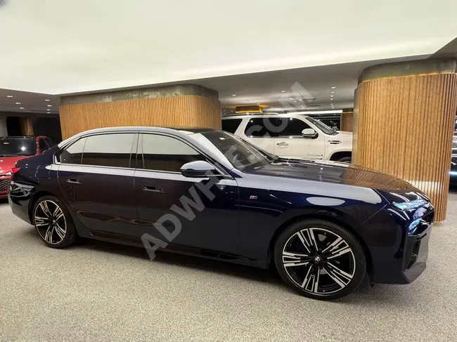 سيارة BMW 740d XDRİVE M EXCELLENCE موديل 2022 - من الوكيل - AKS SHADOW