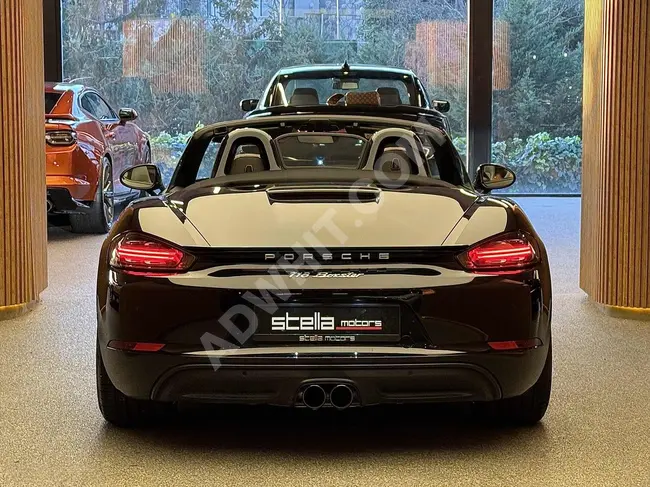 PORSCHE 718 BOXSTER SPOR EGZ موديل 2023 - 20 جنط بقوة 300 حصان