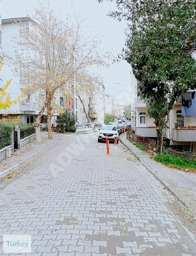 3+1 apartment for rent with an area of 120 square meters in Bakırköy Osmaniye.