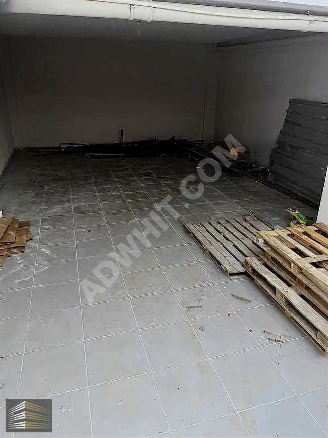 Shop with a warehouse space of 200m2 for rent in a new building in YAKUPLU