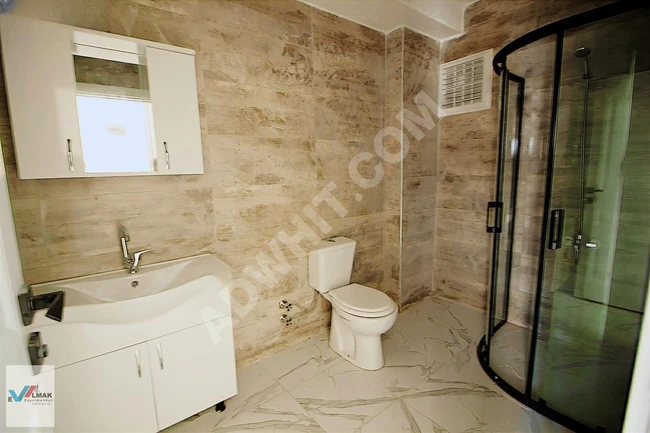 2+1 apartment (80 square meters) on the middle floor with an elevator, spacious in the center of SEFAKÖY.