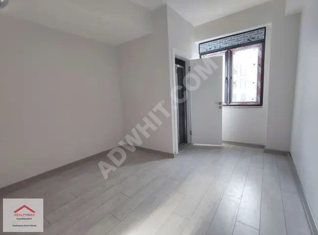 Apartment for sale 3 + 1 with a master ensuite bathroom and underfloor heating in KARTAL YAKACIK ÇARŞI neighborhood.