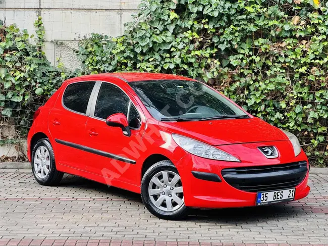 سيارة Peugeot 207 لون أحمر - كيلومتر منخفض جيد الصيانة.