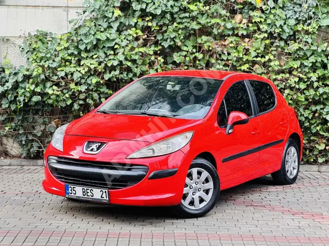 سيارة Peugeot 207 لون أحمر - كيلومتر منخفض جيد الصيانة.