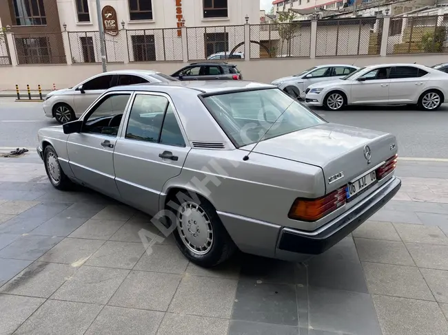 سيارة MERCEDES 190E 2.0  موديل 1989  يعمل بالغاز  المسال، أوتوماتيكي مع تكييف.