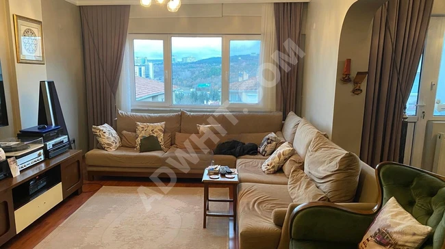 A middle-floor duplex apartment maintained in Hisarevleri