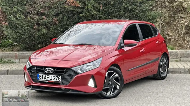 سيارة  Hyundai i20 -صيانة في الخدمة المعتمدة+أحمر+طراز+21.000 كم+رؤية خلفية-