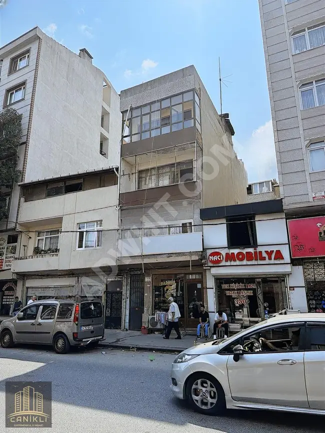 Complete building for sale in Pazariçi neighborhood, Ordu Street, with an area of 97 square meters, consisting of 3 floors.