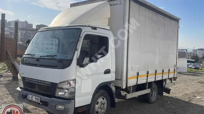 Truck box with aluminum cover featuring a movable roof and sliding curtains