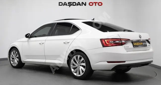 سيارة Skoda SuperB - سقف زجاجي - 4 مقاعد تدفئة - صندوق كهربائي - دخول ذكي