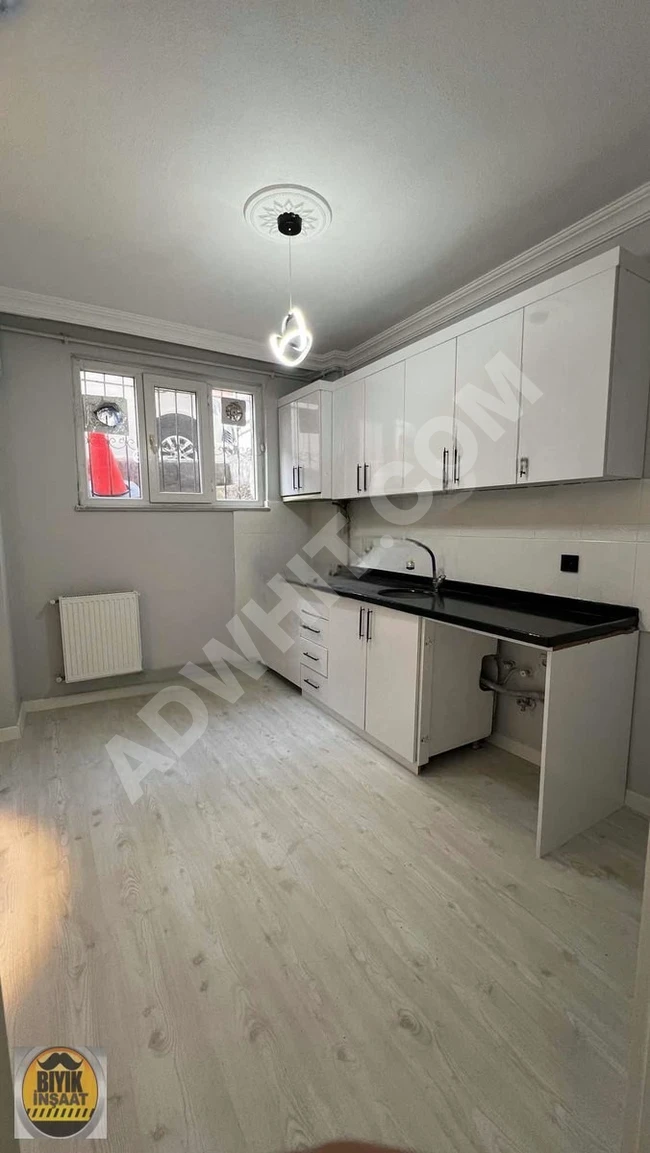 Apartment with housing permit without fees next to Papatya Evleri in the Hürriyet neighborhood