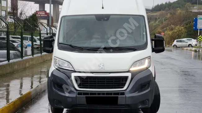 Peugeot Boxer vehicles with a capacity of 15 cubic meters, model 2017