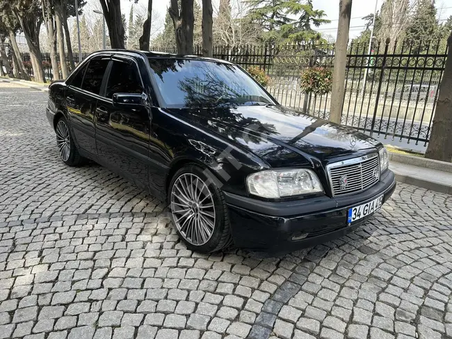 The MERCEDES C180 car is available for trade-in and installment up to 12 installments on a credit card.