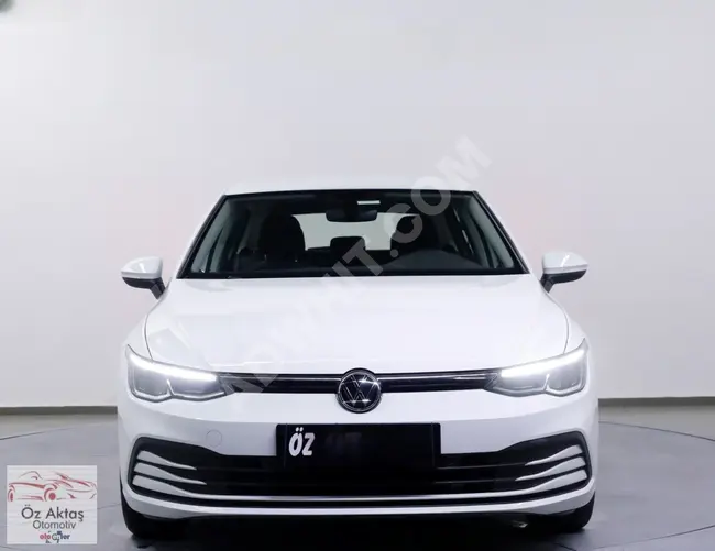 سيارةVolkswagen  Golf 8 Life موديل 2023   هجين أوتوماتيك لم تتجاوز 30,000 كم حقيقي و %20 فاتورة!