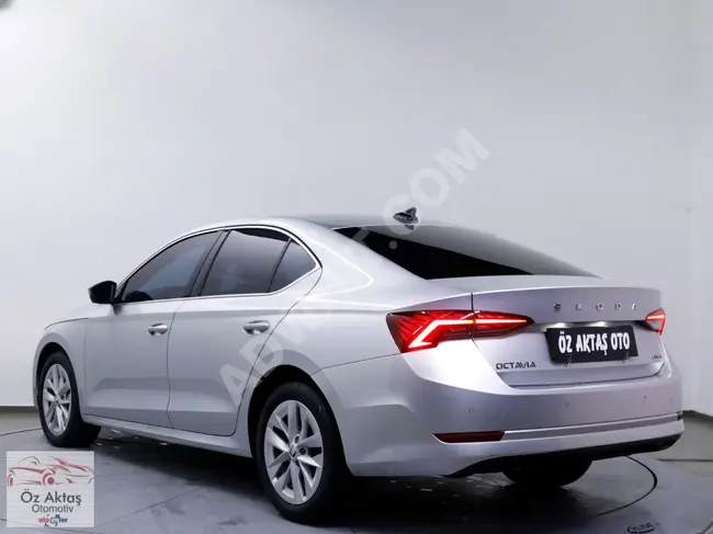 سيارة Skoda Octavia Premium Hybrid موديل 2021 عداد  68.000 كم مع صيانة في  الخدمة بدون عيوب .