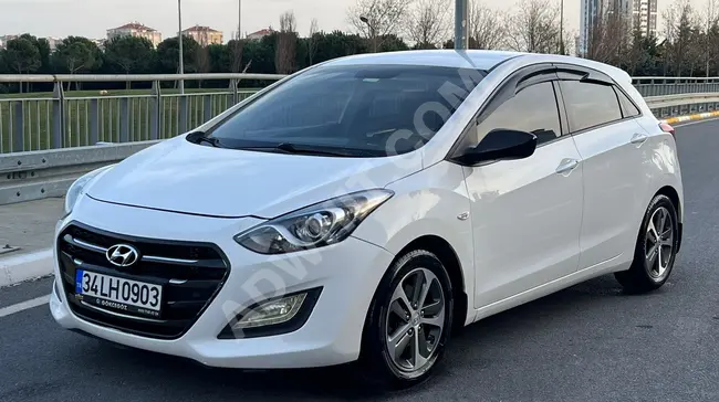 سيارة HYUNDAİ İ30 موديل 2015 ديزل أوتوماتيك  - بسبع سرعات 136 حصان - مزودة بكاميرا خلفية