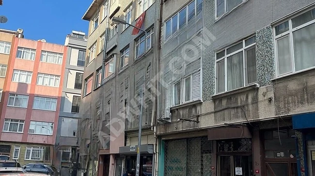 2+1 apartment of 75m2 on the third floor, elegant, opposite MARMARAY in Bakırköy Yenimahalle