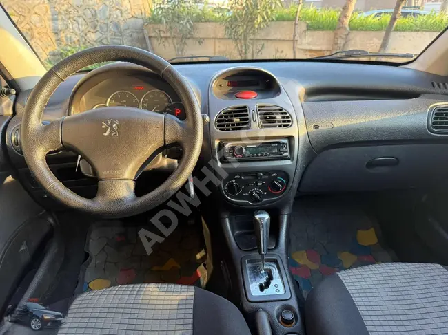 PEUGEOT 206 1.4 X-LINE car, model 2005, 140,000 km, significantly damaged.