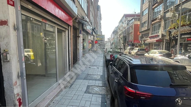 Store entrance with a warehouse on Bakırköy FİLİZ Street. (On a lively street).