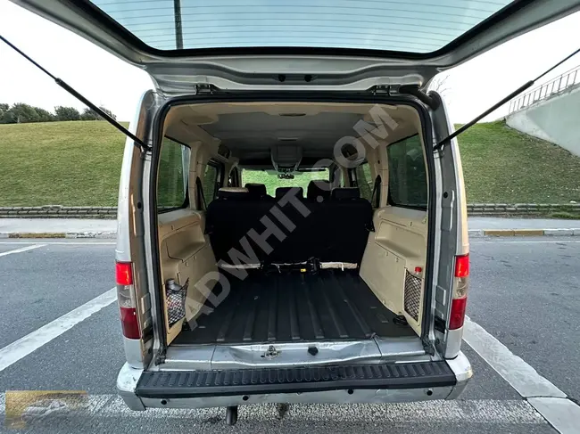 Ford Tourneo Connect car is very clean and requires no expenses.