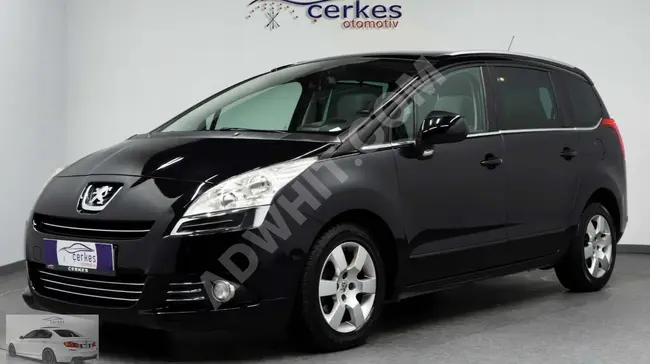 سيارة Peugeot 5008  1.6 e-HDİ PREMİUM - أوتوماتيكية - سقف زجاجي - شاشة لوحية DVD