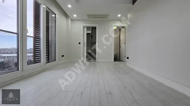 Apartment for sale 4+1 with an area of 265 square meters, located on the eighth floor in Bakırköy City, currently empty.