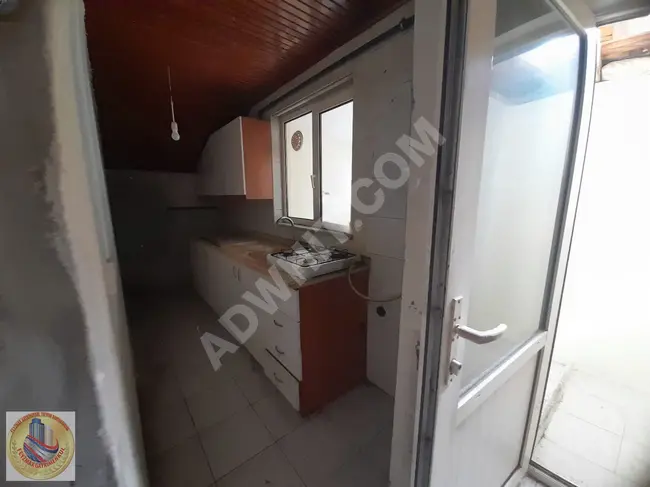 In the AYDINTEPE area in TUZLA, the top floor in a 5-storey building with a land area of 150 square meters, with a title deed.